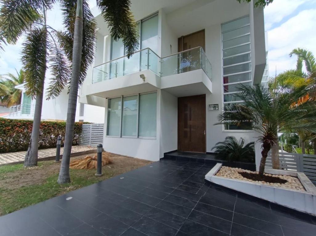 CASA QUINTA en MELGAR con PISCINA PRIVADA - Bed and Breakfast