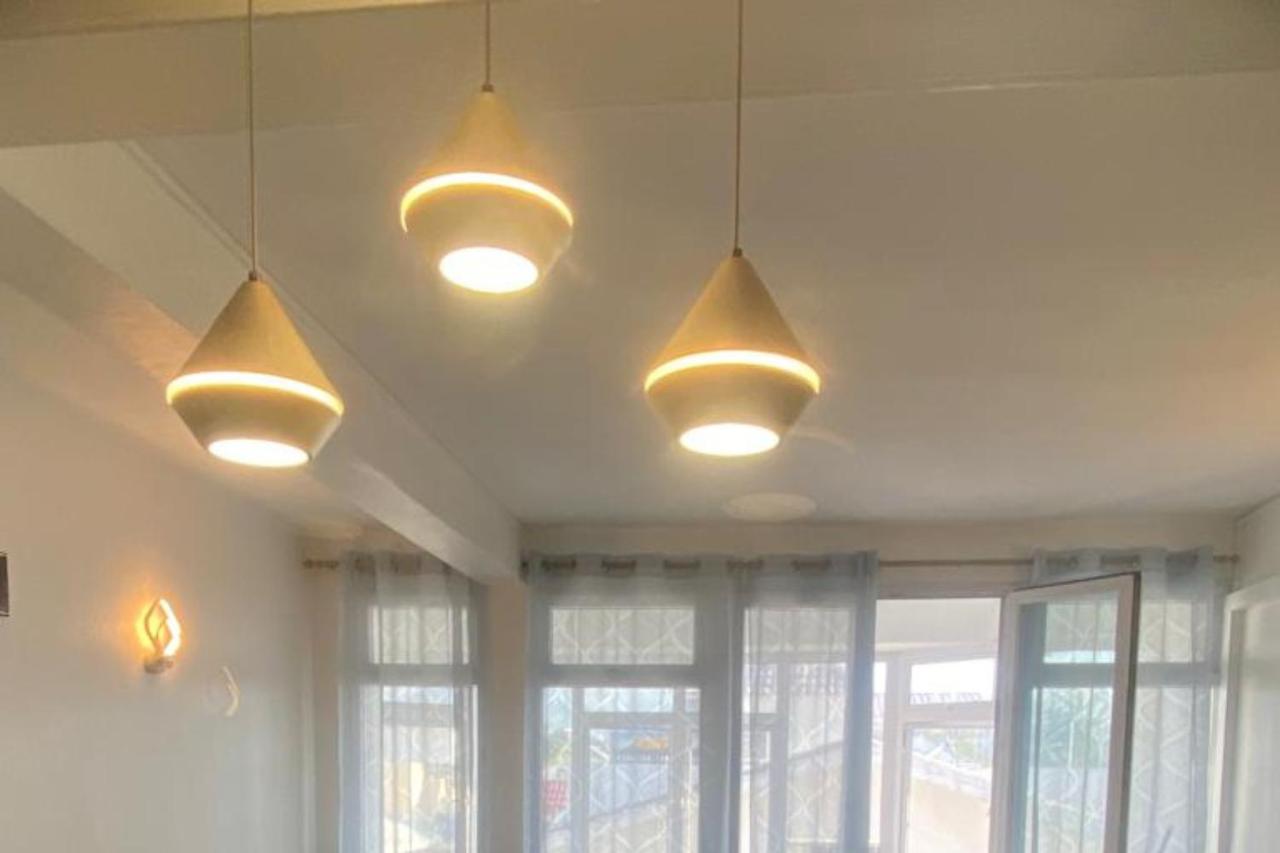 Coastal Roses 2 bedrooms summer vacation private beachfront furnished apartment flic en flac - Ferienwohnung Flic en Flac