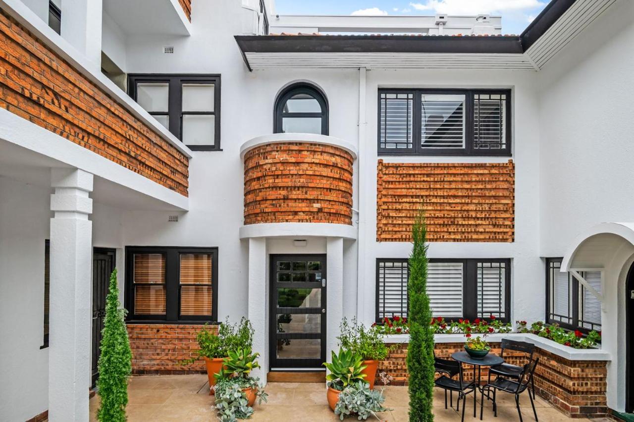 Brilliant 2BRM, Fully Renovated Art Deco Classic - B&B Melbourne