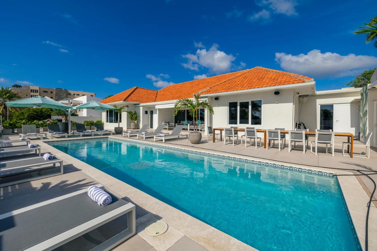 LUX 10BR 10BA Pool Beach Front Villa Playa by Bocobay - Chambres d’hôtes Oranjestad