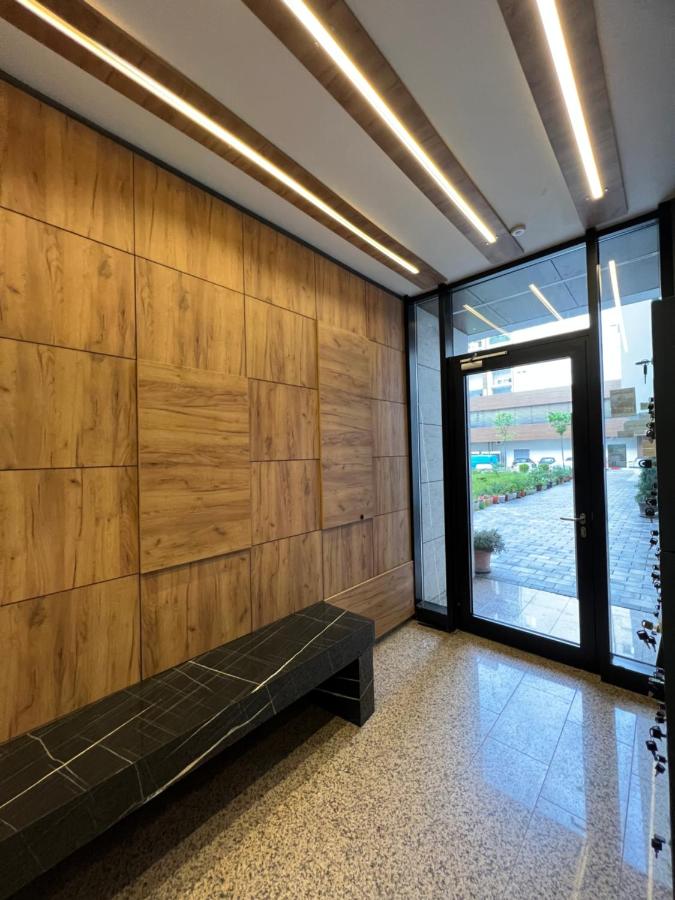 ESS Apartment, Best Location with Parking! - Bed and Breakfast Prizren