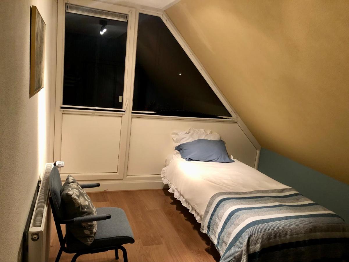 Einzelzimmer mit Balkon