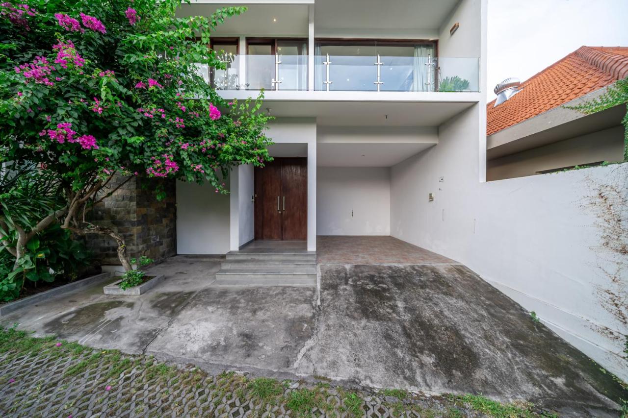 NEW! Comfy 3BR Villa in Canggu with Rooftop Bar & Pool - Bed and Breakfast Canggu