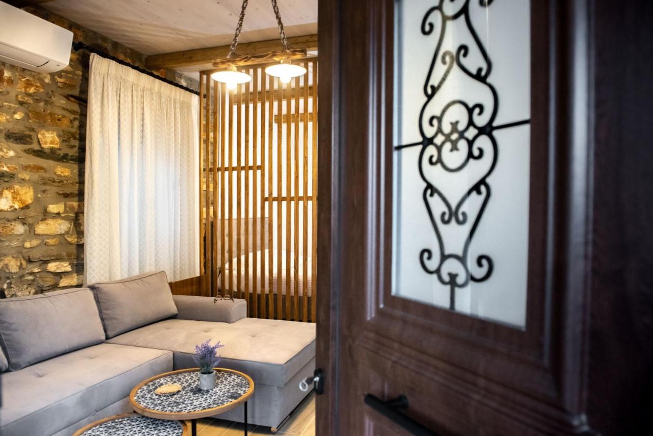 The Lake House Angeliki - B&B