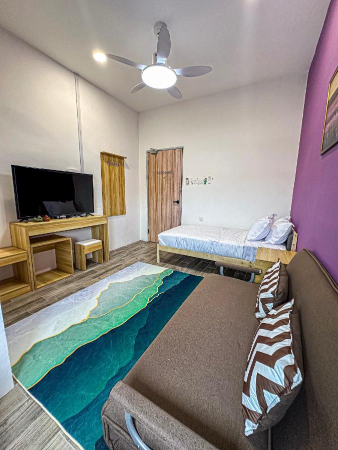 Lavender Theme Walk Up Apartment Matang - B&B Kuching