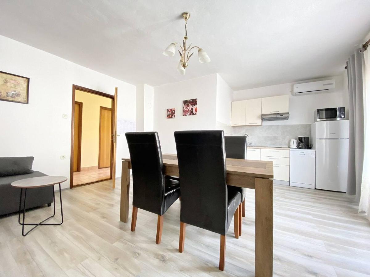 Apartment Almira with sea view - B&B Krk