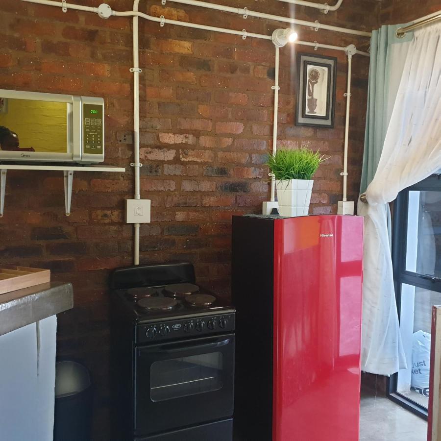 Yellow beauty in the heart of Maboneng - B&B