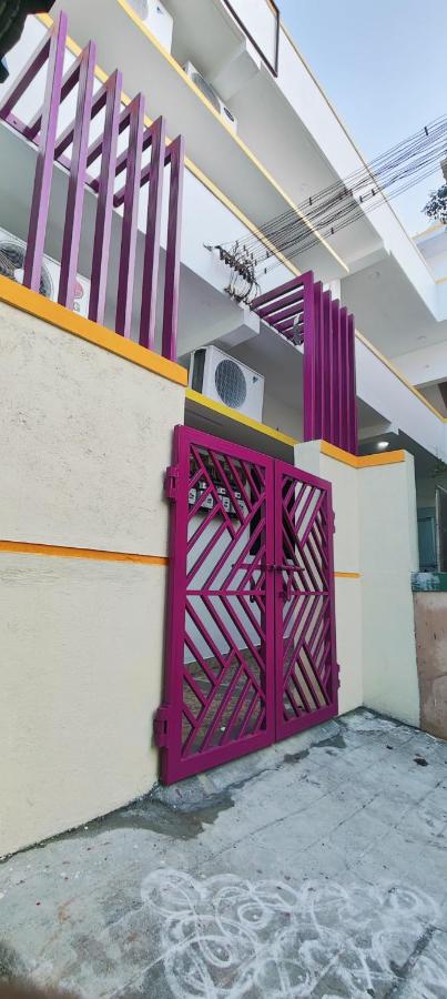 Sri Sai Dwarka Homestay - B&B