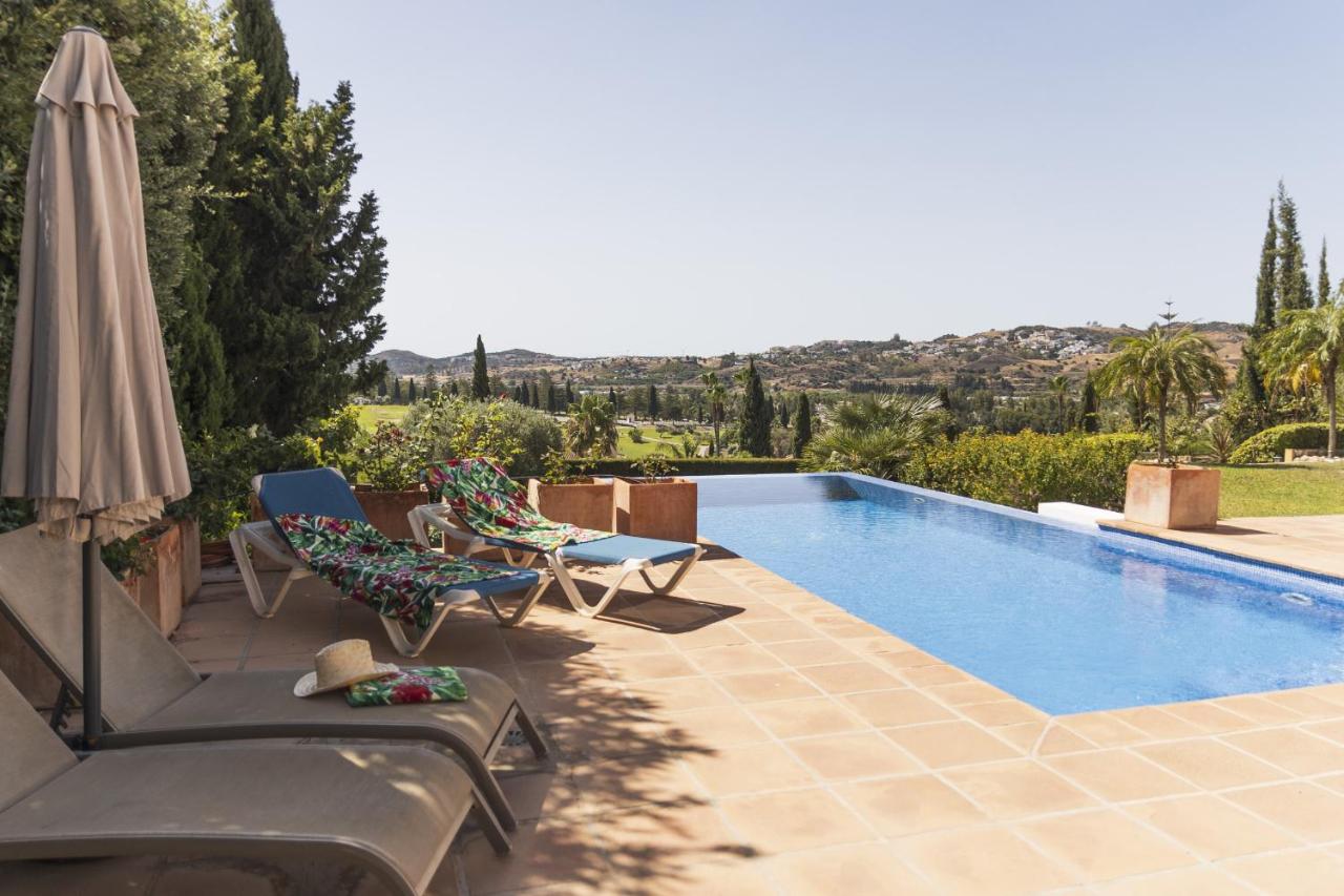 Villa Los Huaraches - Mijas Golf - Private Swimming Pool - 5 Bedrooms - 5 Bath - Air Conditioning - Chambres d'hôtes Santa Fe de los Boliches