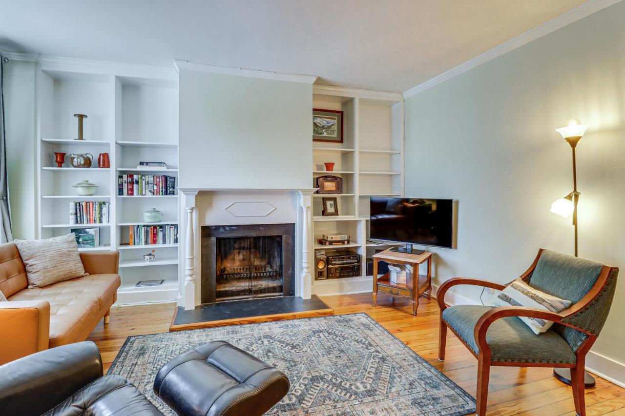 Walk to Old Town Chic Alexandria Abode with Patio! - B&B