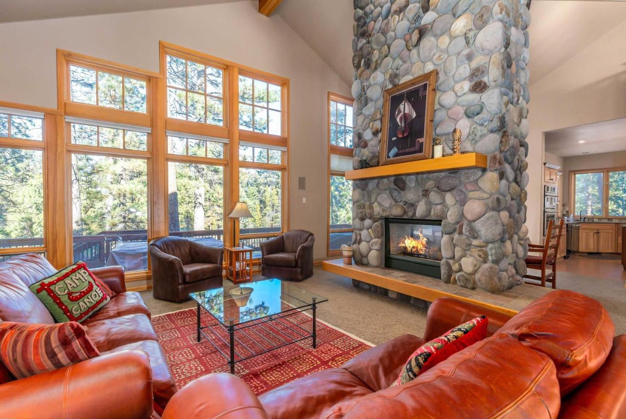 Sunriver Riverfront Escape Spacious 4 Bedroom Home with River Access and Pet-Friendly Features - B&B