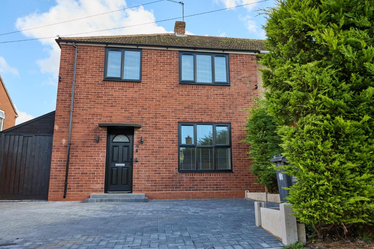 New Stylish 4-Bed-WiFi-Free Parking - B&B
