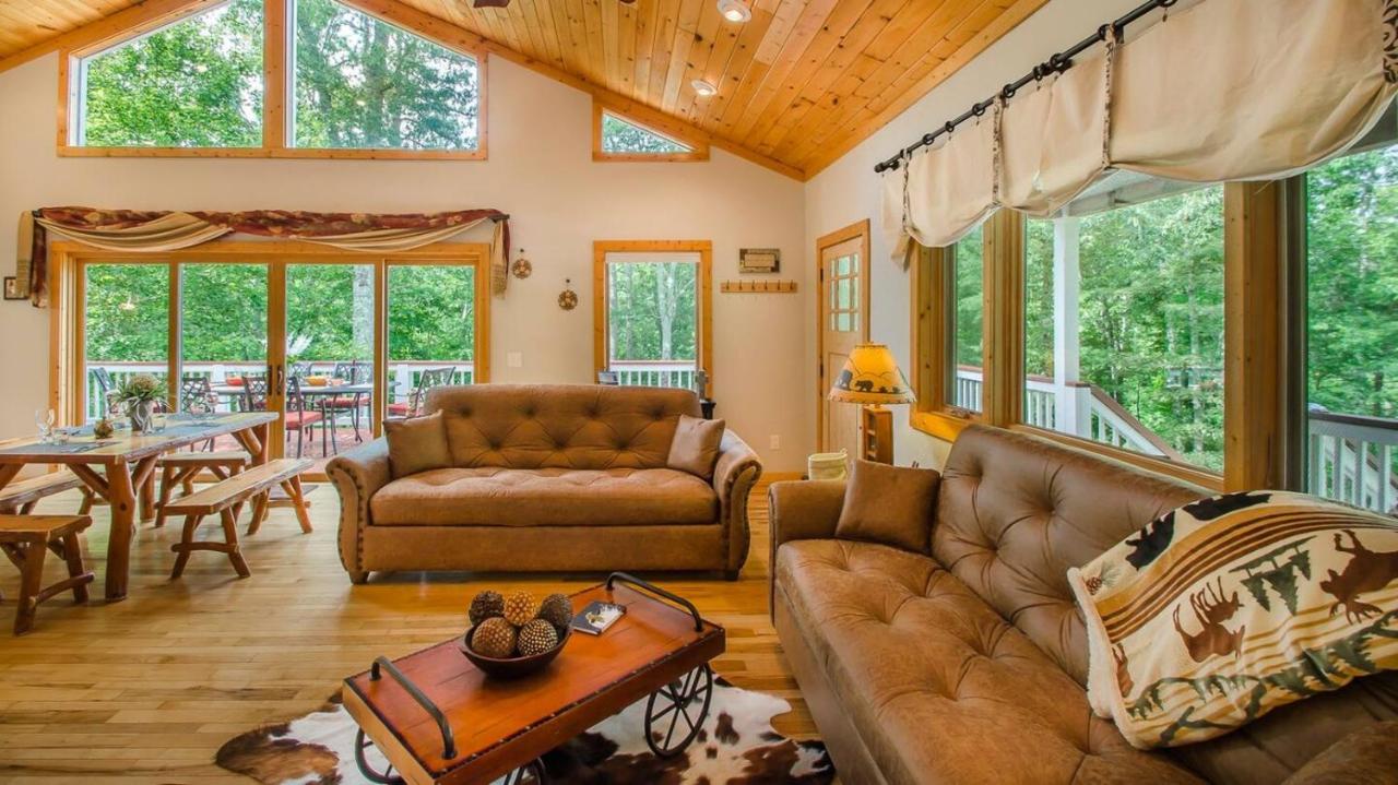 Mountain Views 3bd Charming Log Cabin - B&B
