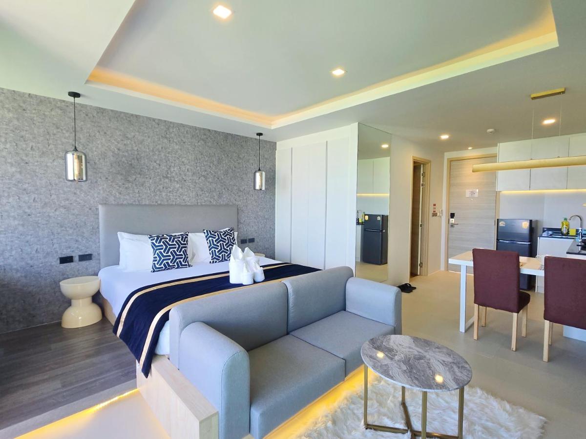 One-Bedroom Apartment with Balcony