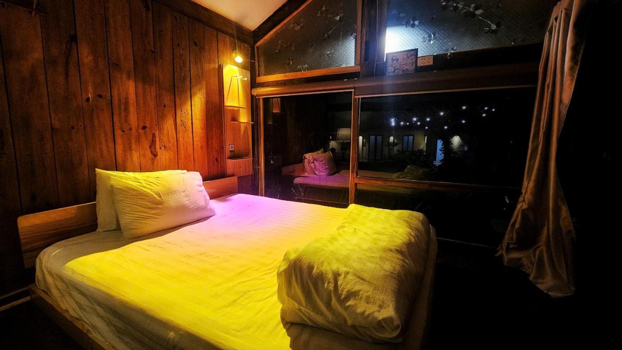 Kamer met Queensize Bed en Uitzicht op de Tuin