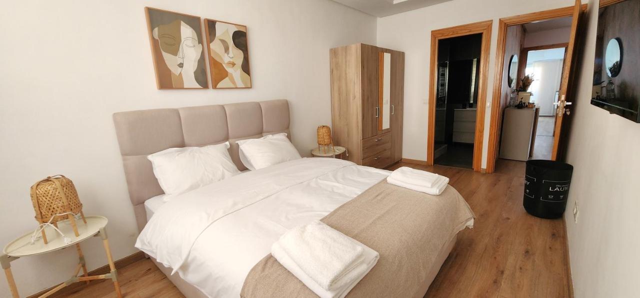 One-Five Racine by IB Signature, Stylish 2BR Apt, 24x7 Security, WiFi, Self check-in, City View, City Centre, close to cafes and restaurants - Chambres d'hôtes Casablanca