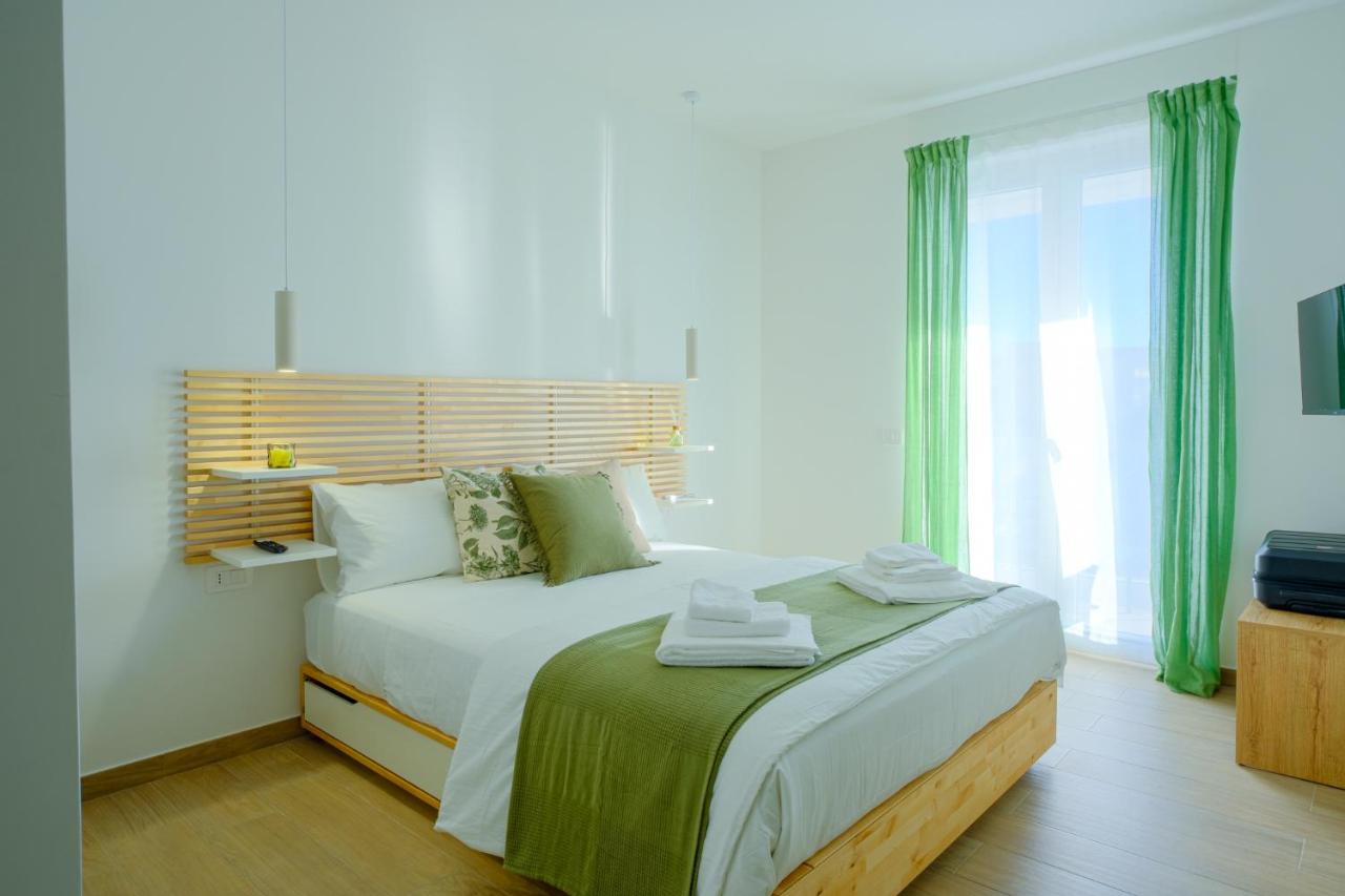 Doppelzimmer mit Balkon und Meerblick