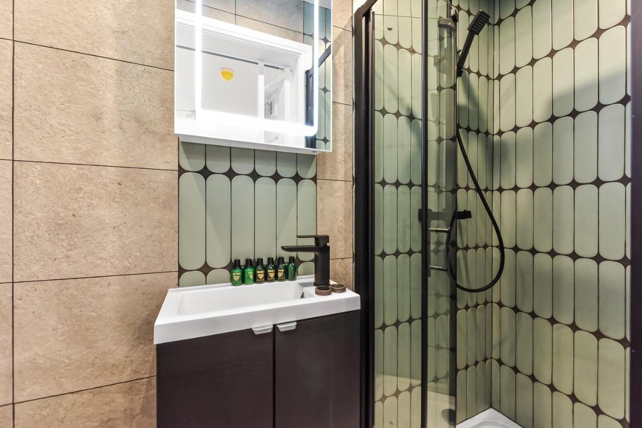 Sleek & Modern Studio Getaway with Artistic Flair - B&B London