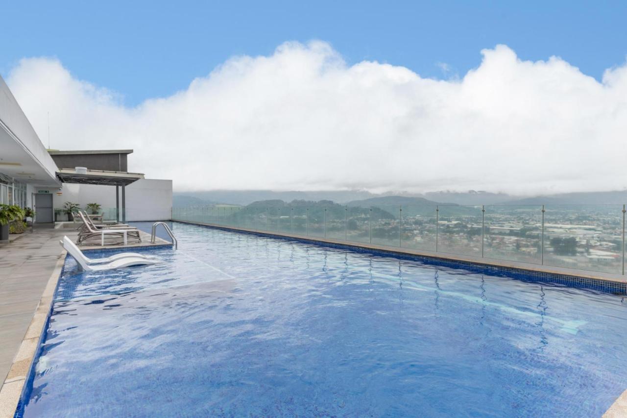 Tropical Vista iFreses, 2nd floor! AC, TV and Pool - B&B Guayabo