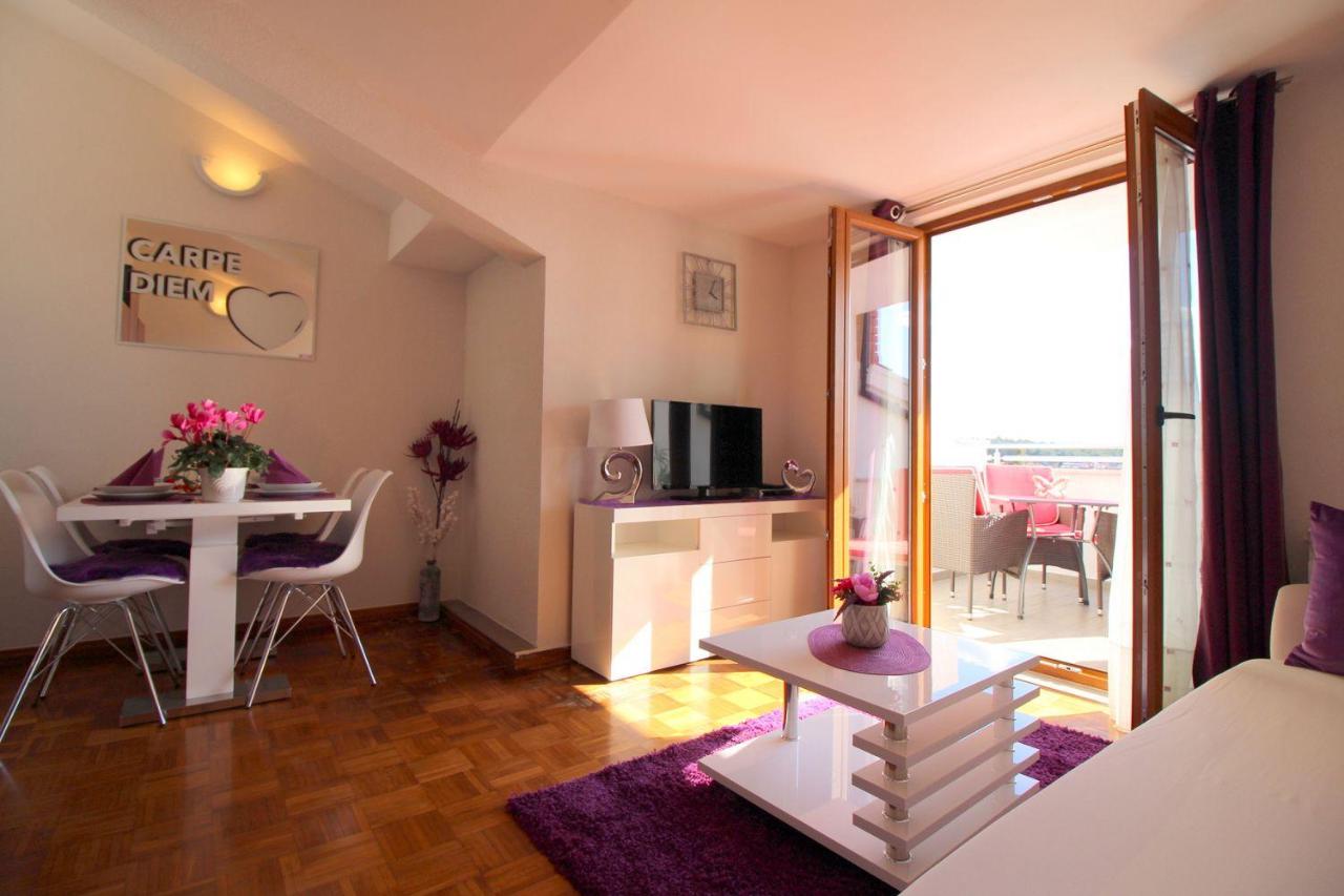 Charmante Dachgeschosswohnung mit Meerblick und Blick auf die Altstadt von Porec - B&B Parenzo