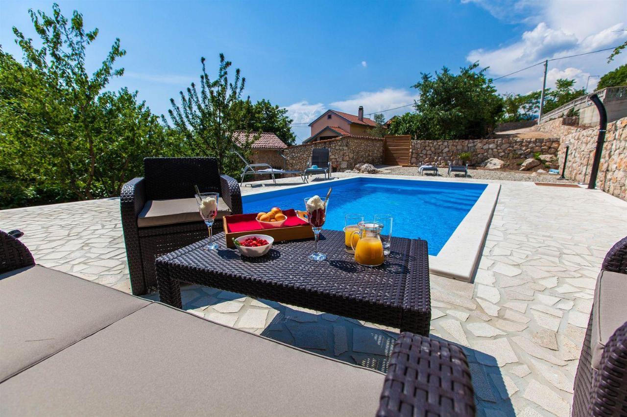 Rustikales Steinhaus mit Privatpool, Grill, Terrasse, Liegen, Aussendusche - B&B