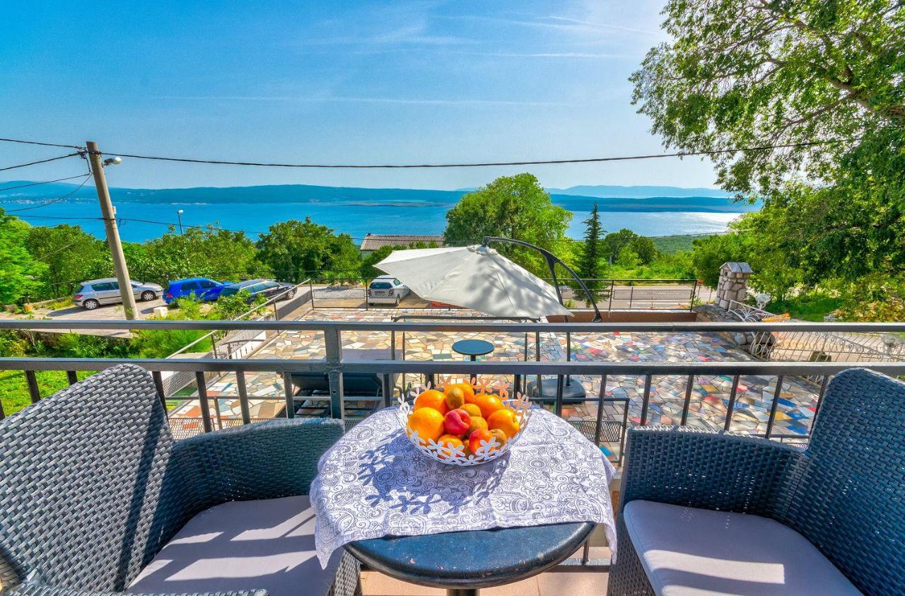 Beeindruckendes Apartment mit Whirlpool, Lounge-Liegen, Meerblick, Grill - B&B Dramalj