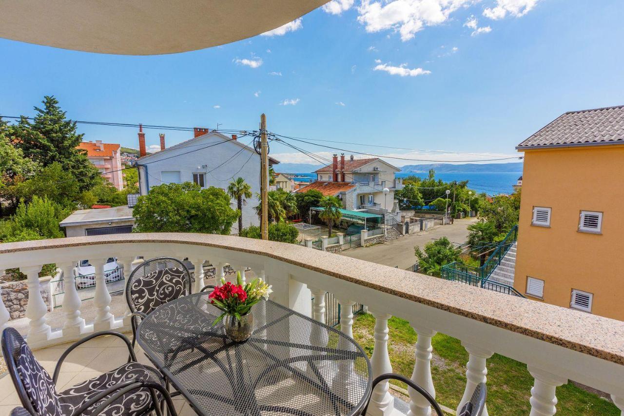 Komfortables Apartment nur 500 Meter zum Strand mit Meerblick, Klima, privatem Balkon - Chambres d'hôtes Crikvenica