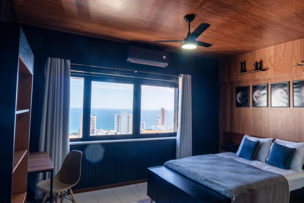 Lindo Studio Vista Mar Na Barra com Piscina no Rooftop do EDF, Próximo ao Porto da Barra - B&B