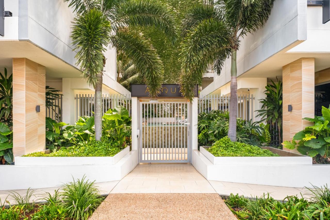 Modern Palm Beach Retreat with Parking Pool & Gym - Ferienwohnung