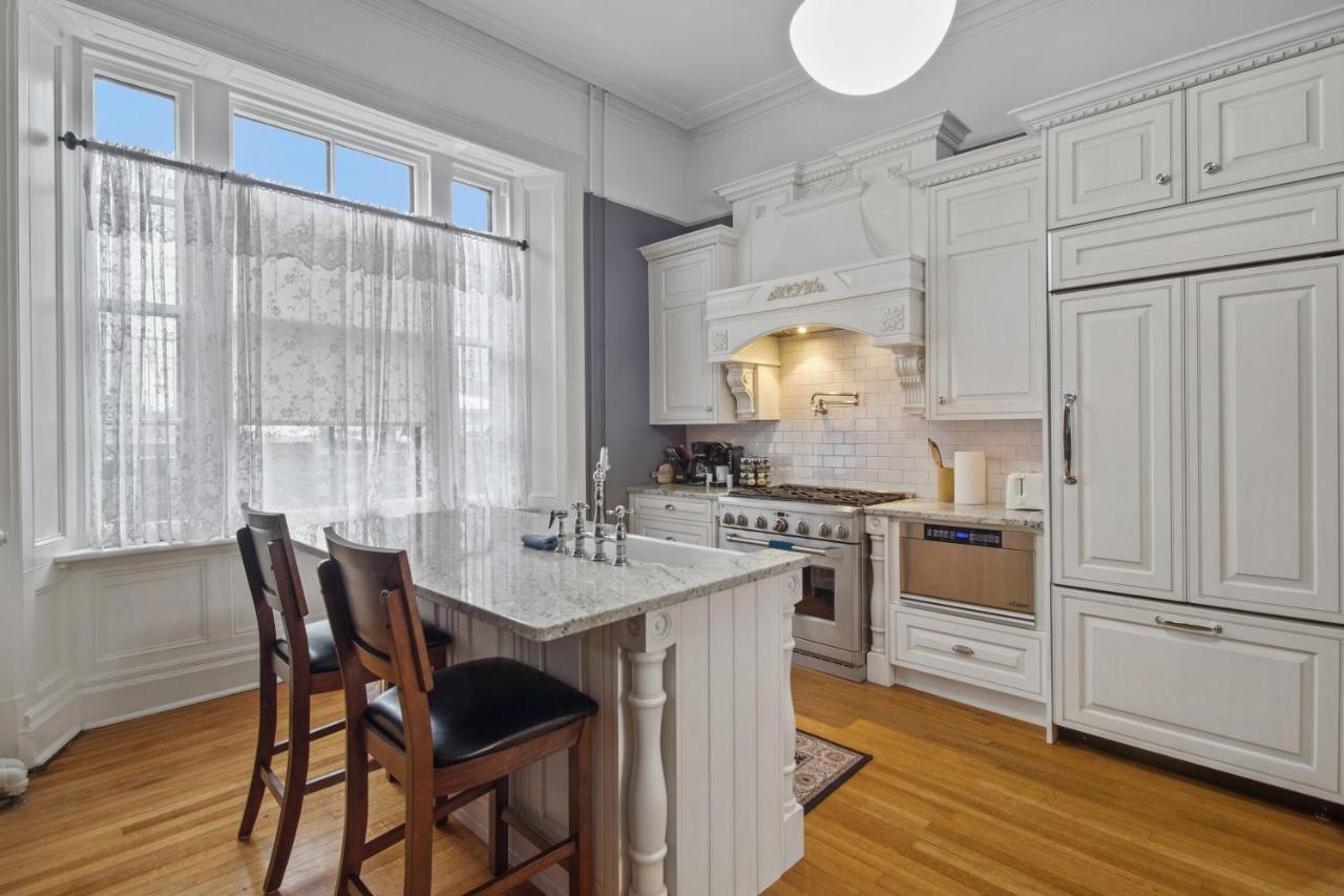 19th Century Queen Anne Victorian - B&B St. John's