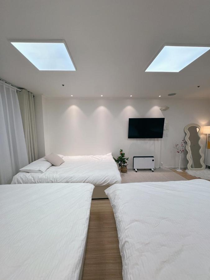 One-Bedroom Apartment with City View