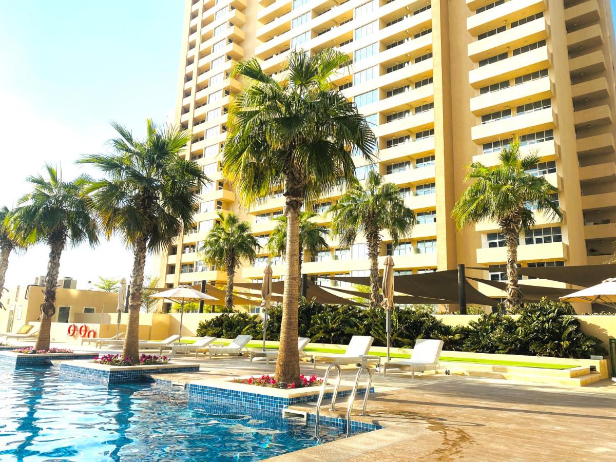 Top Floor Luxurious Apt in JVC, Near Marina - Chambres d'hôtes Dubaï
