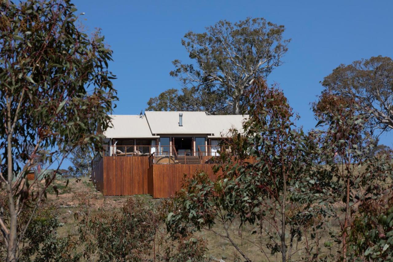 Sunvale Stunning Luxury Lodge with Woodfire Heated Spa and Large Deck - Ferienwohnung Capertee