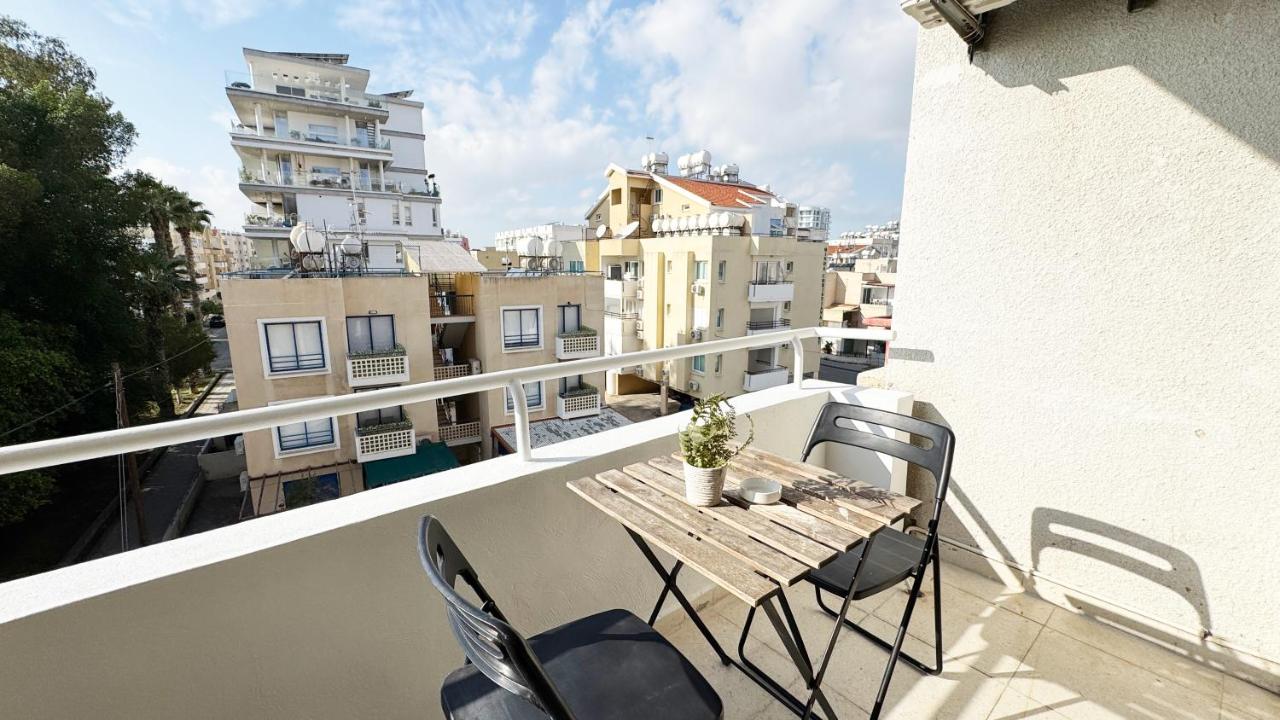 Seaside Larnaca Makenzie- 50m to Beach - B&B