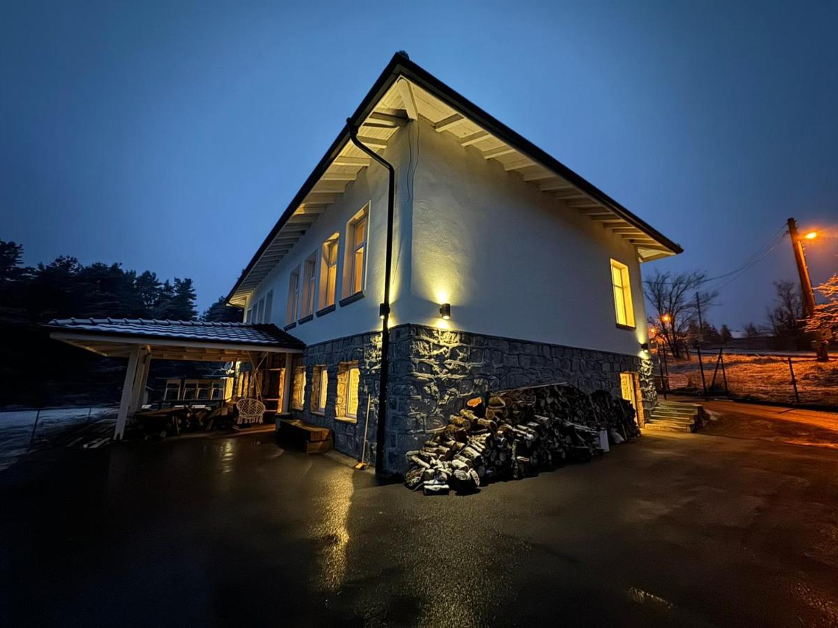 Villa The Old School Plana with SPA by BookVillaBG - Ferienwohnung