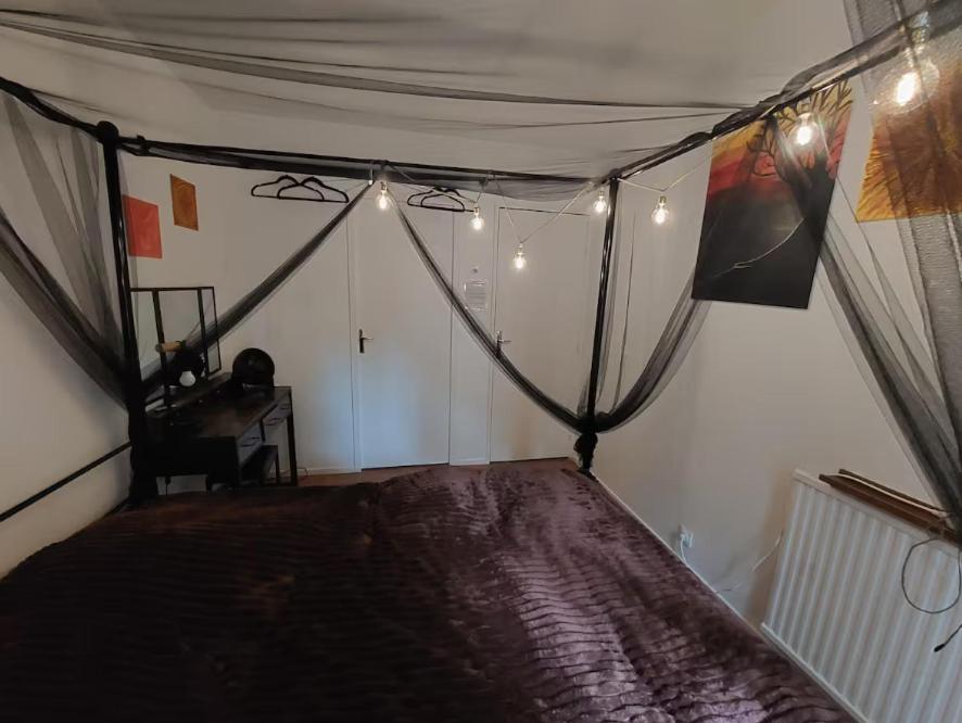 Chambre privée avec petit bureau - B&B