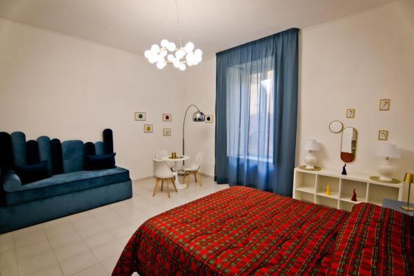 Dante & Serenella station - B&B Napoli