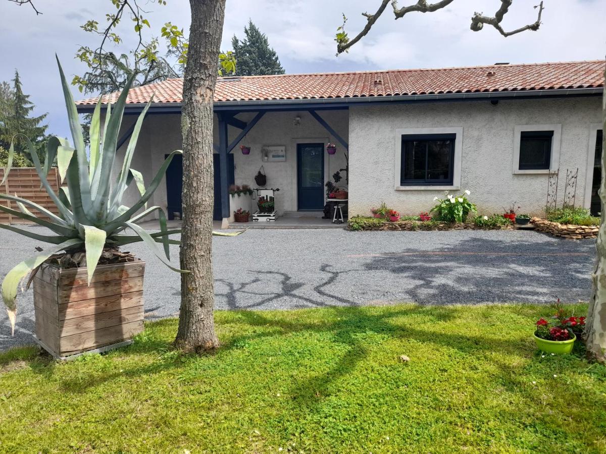 La maison du Bonheur - Chambre Tourterelle - borne de recharge VE - Bed and Breakfast