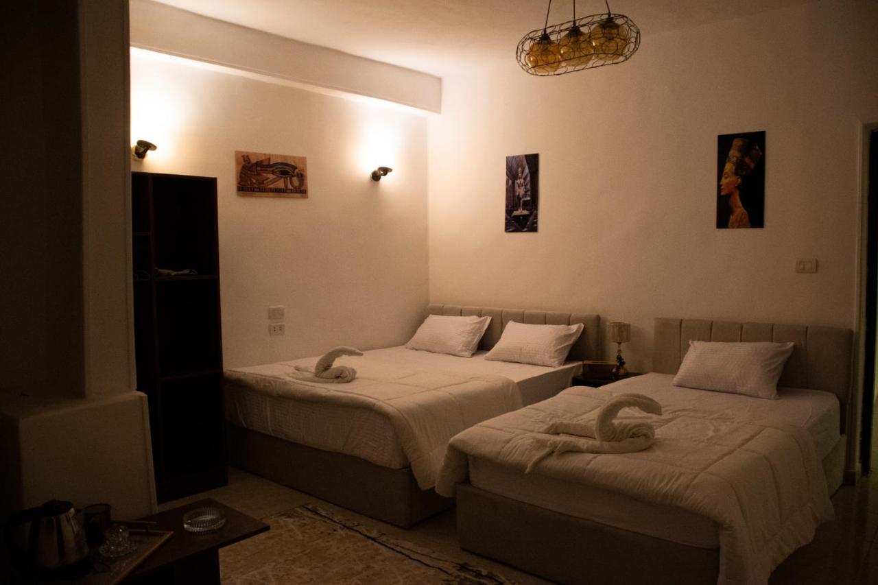 Camera Tripla Budget