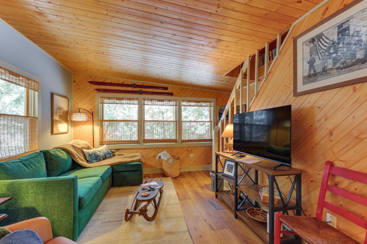Cozy Okemo Cabin Steps to Lake, 2 Mi to Slopes! - Chambres d’hôtes