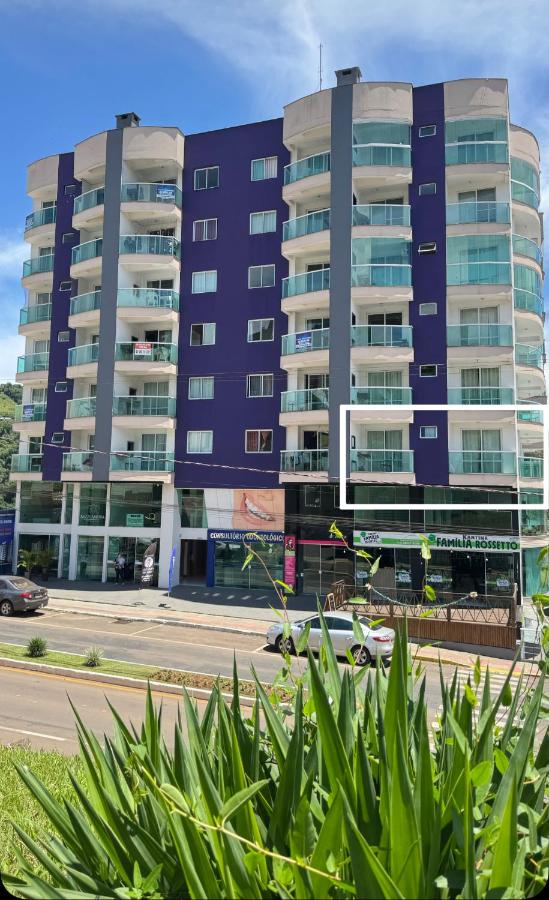 Apto Lírio da Paz- 3 Quartos com sacadas,espaçoso e de frente para avenida principal! - B&B