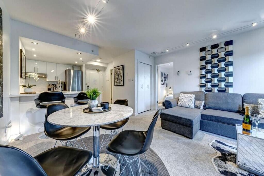 Ski-In-Out, Pool, Hot Tub, Sauna - Bed and Breakfast Whistler