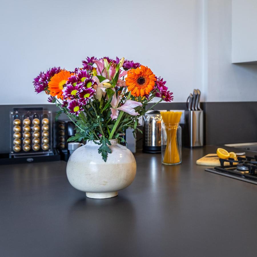 Vibrant Penthouse with Terrace St Julians Sleeps 4 - B&B