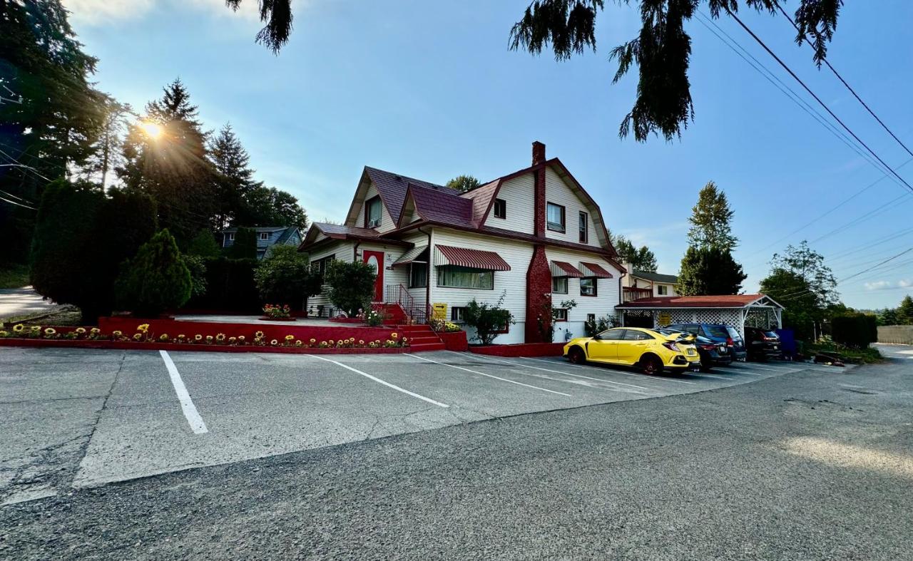 Cozy Private Room with Shared Bathroom on the 1st Floor - Conveniently Located near SeaTac Airport and Downtown - B&B