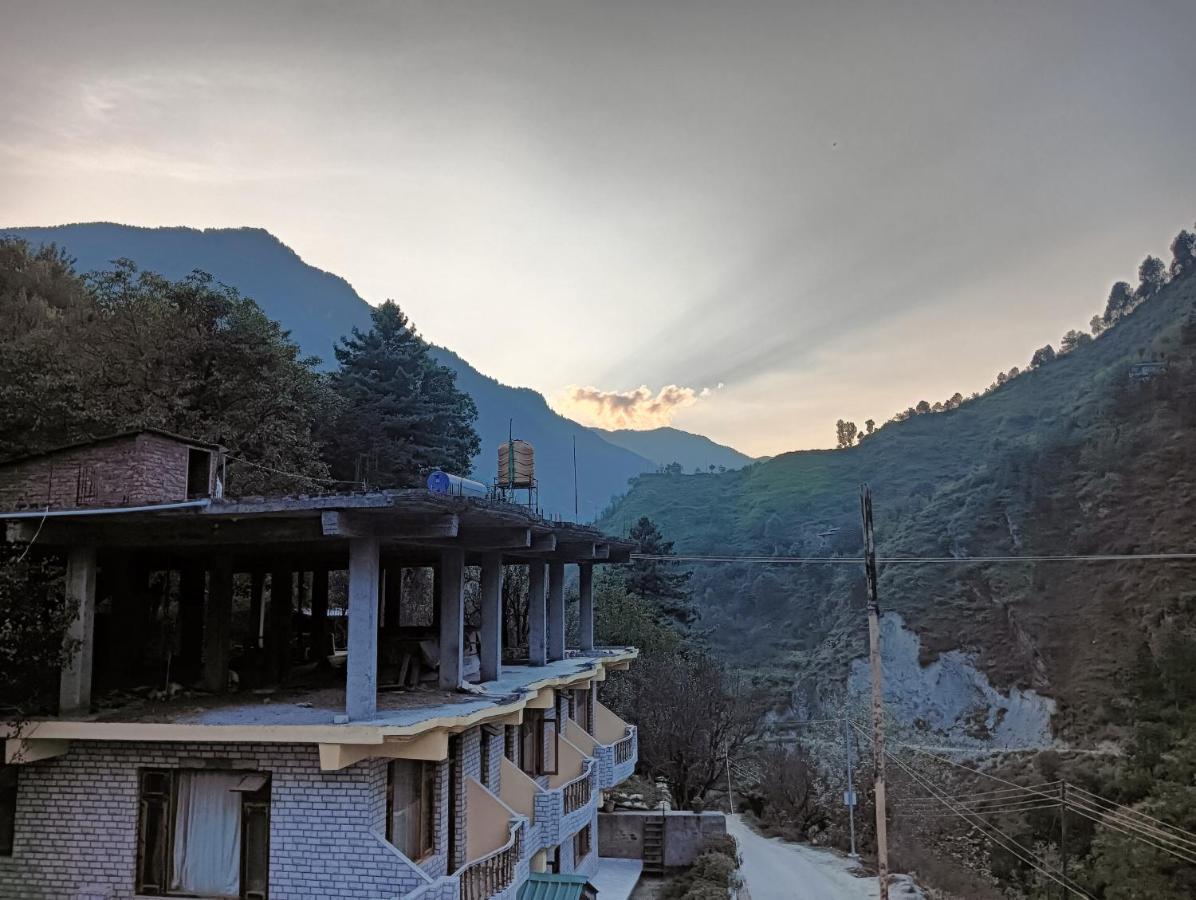 Tirthan Gateway Homestay - B&B