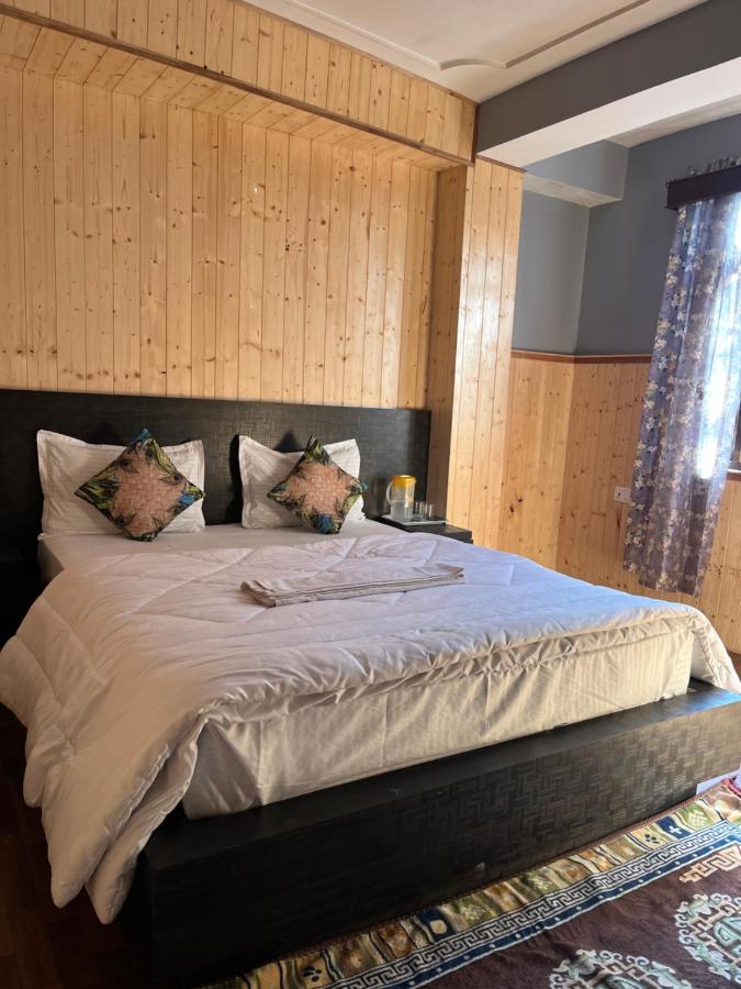 Pema Homestay - B&B
