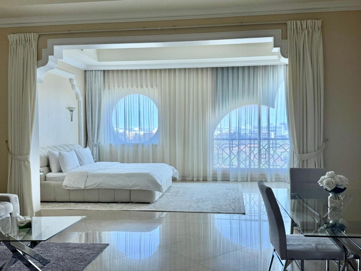 Deluxe King Suite