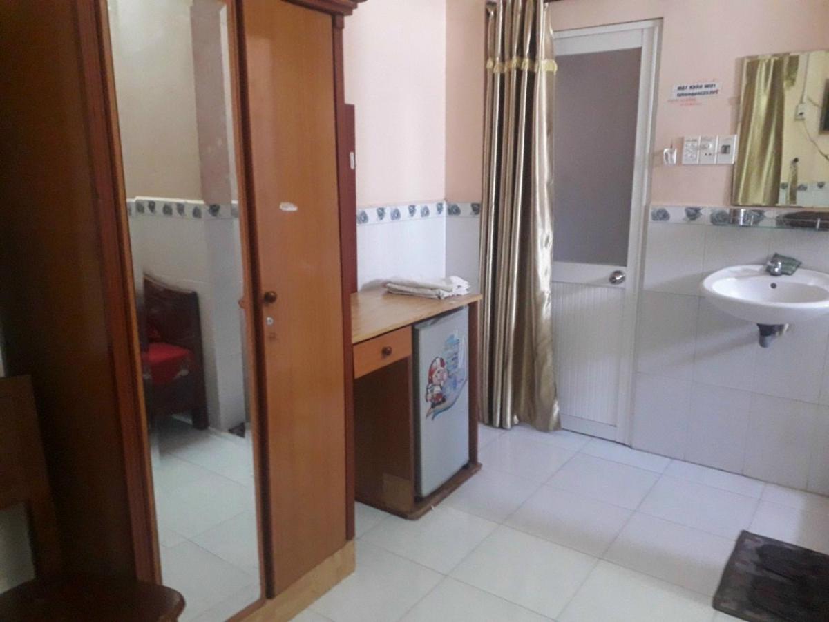 Lý Hồng Phi - B&B