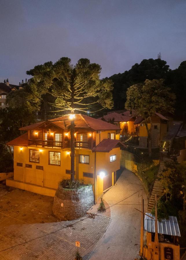 Hilltop Chalés Gramado - B&B