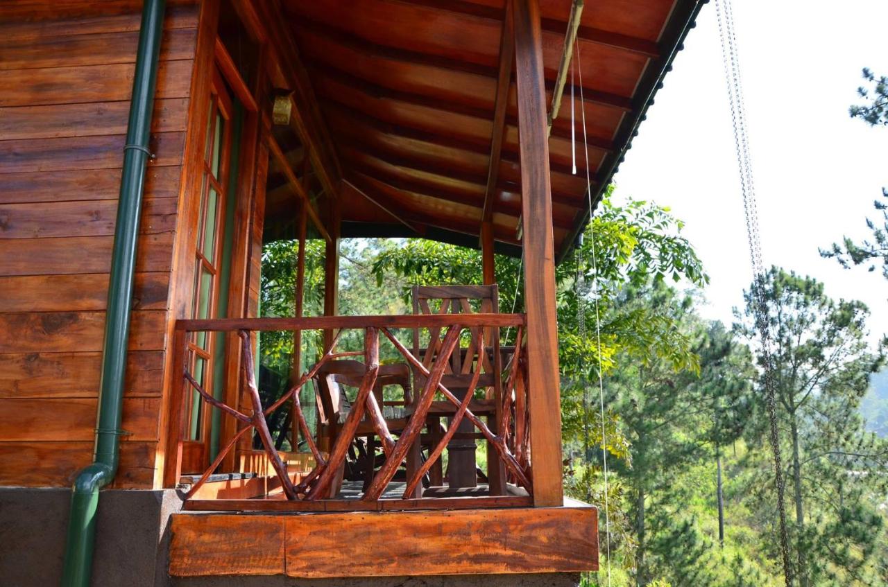 Habitación Triple con vistas a la montaña